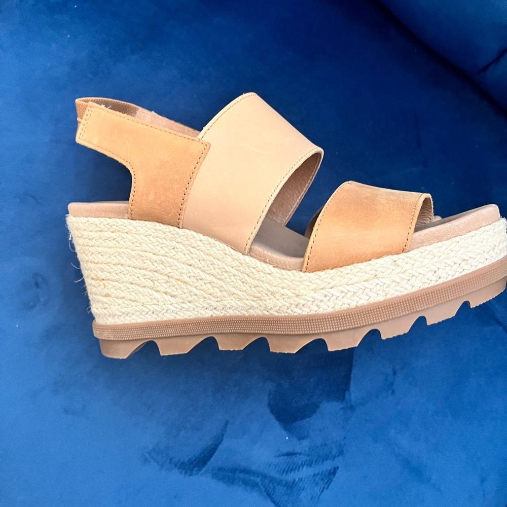 Sorel wedges worn about 5x. No pets or smoking. Very comfy. Great for summer!